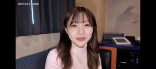 颜值不错妹子全裸自慰秀 逼逼无毛非常粉嫩用花露水瓶子抽插出白
