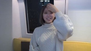 颜值不错妹子全裸自慰秀 逼逼无毛非常粉嫩用花露水瓶子抽插出白